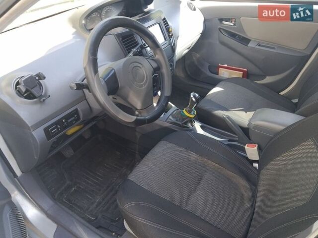 Серый Джили МК Кросс, объемом двигателя 1.5 л и пробегом 105 тыс. км за 2800 $, фото 5 на Automoto.ua