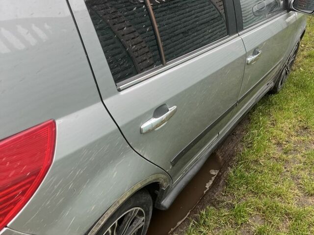 Серый Джили МК Кросс, объемом двигателя 1.5 л и пробегом 160 тыс. км за 3500 $, фото 1 на Automoto.ua