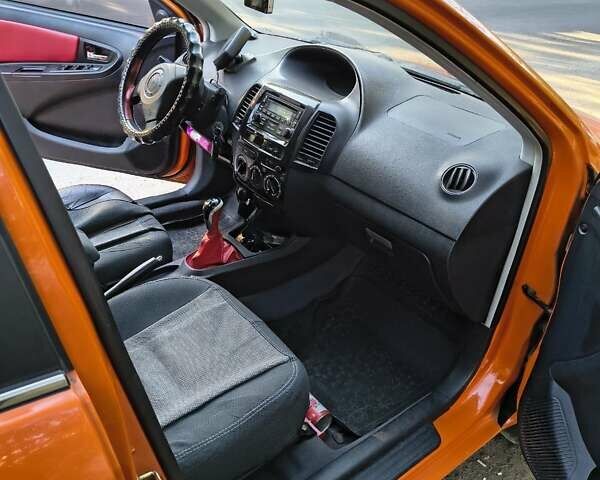 Оранжевый Джили МК Кросс, объемом двигателя 1.5 л и пробегом 96 тыс. км за 4000 $, фото 4 на Automoto.ua