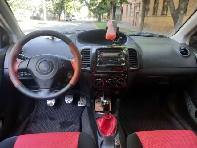 Оранжевый Джили МК Кросс, объемом двигателя 1.5 л и пробегом 85 тыс. км за 4000 $, фото 3 на Automoto.ua