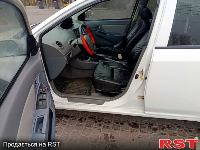 Белый Джили МК, объемом двигателя 1.5 л и пробегом 170 тыс. км за 2500 $, фото 6 на Automoto.ua