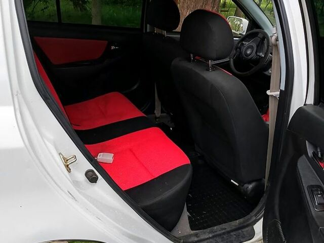 Белый Джили МК, объемом двигателя 1.5 л и пробегом 115 тыс. км за 3800 $, фото 4 на Automoto.ua