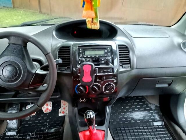 Белый Джили МК, объемом двигателя 1.5 л и пробегом 115 тыс. км за 3800 $, фото 1 на Automoto.ua