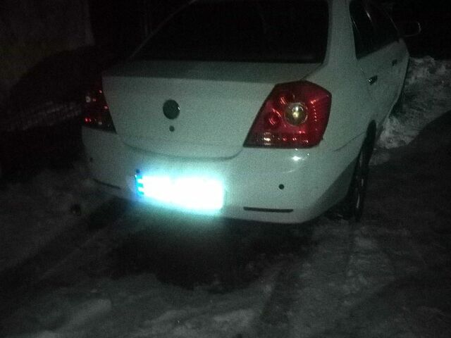 Белый Джили МК, объемом двигателя 1.6 л и пробегом 111 тыс. км за 1700 $, фото 2 на Automoto.ua