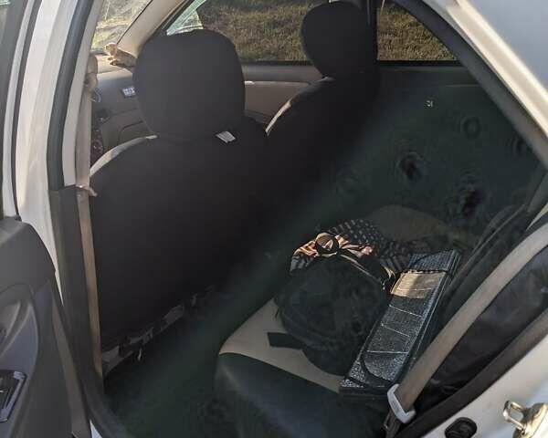 Белый Джили МК, объемом двигателя 1.59 л и пробегом 136 тыс. км за 2800 $, фото 5 на Automoto.ua