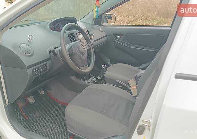 Білий Джилі МК, об'ємом двигуна 1.5 л та пробігом 98 тис. км за 3700 $, фото 5 на Automoto.ua