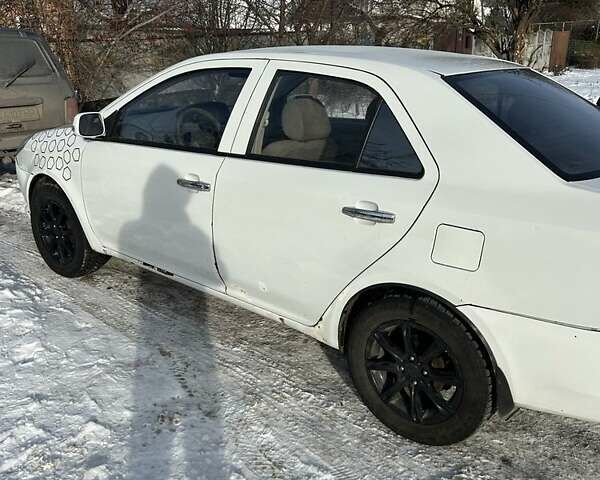 Белый Джили МК, объемом двигателя 1.5 л и пробегом 150 тыс. км за 2400 $, фото 6 на Automoto.ua
