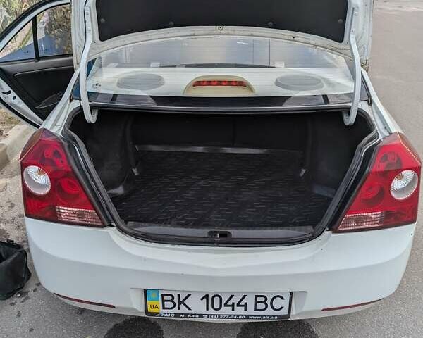 Белый Джили МК, объемом двигателя 1.59 л и пробегом 28 тыс. км за 2000 $, фото 12 на Automoto.ua