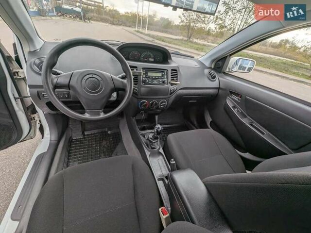 Белый Джили МК, объемом двигателя 1.59 л и пробегом 28 тыс. км за 2000 $, фото 16 на Automoto.ua