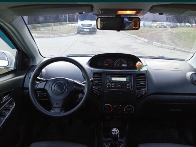 Білий Джилі МК, об'ємом двигуна 2 л та пробігом 144 тис. км за 2350 $, фото 11 на Automoto.ua