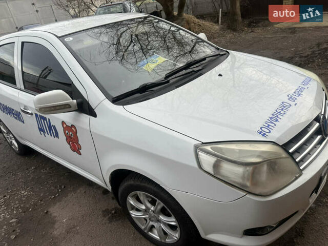Білий Джилі МК, об'ємом двигуна 1.5 л та пробігом 106 тис. км за 3500 $, фото 1 на Automoto.ua