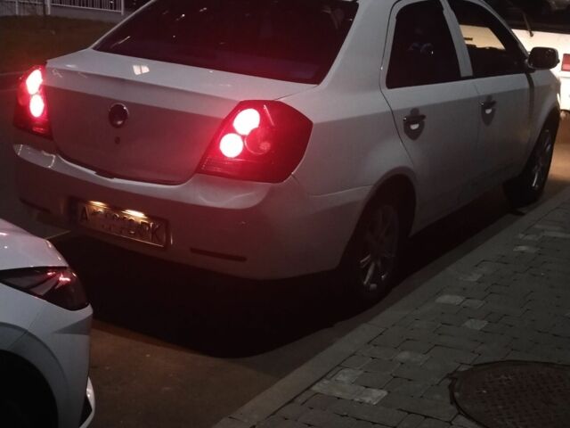 Білий Джилі МК, об'ємом двигуна 2 л та пробігом 144 тис. км за 2350 $, фото 1 на Automoto.ua