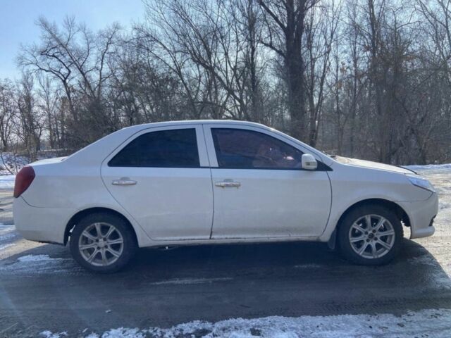 Белый Джили МК, объемом двигателя 1.5 л и пробегом 230 тыс. км за 2100 $, фото 2 на Automoto.ua