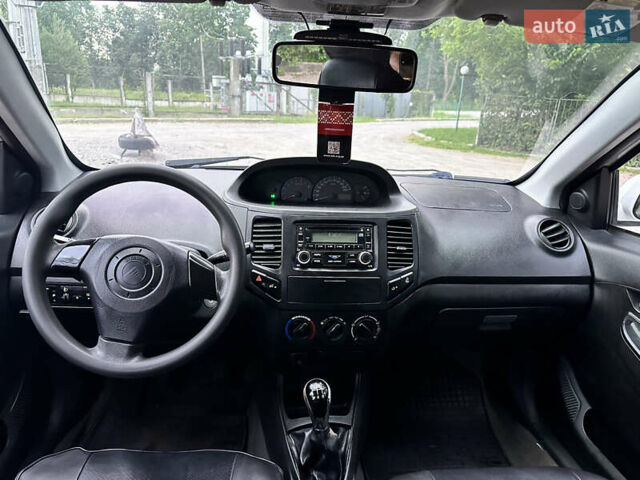 Белый Джили МК, объемом двигателя 1.59 л и пробегом 223 тыс. км за 1800 $, фото 12 на Automoto.ua