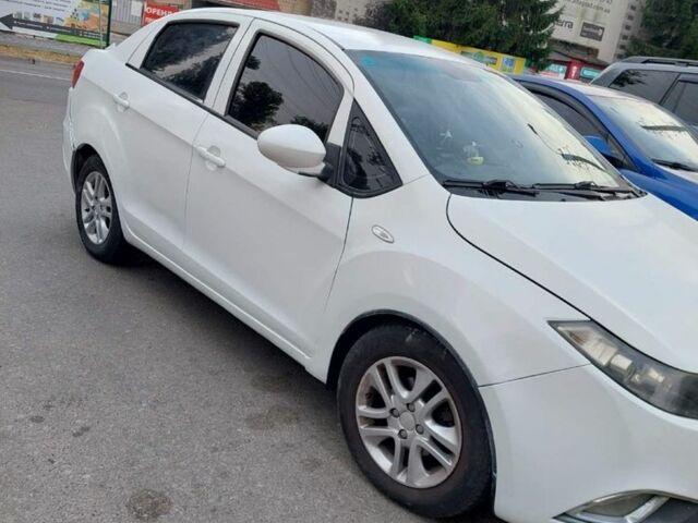 Білий Джилі МК, об'ємом двигуна 1.5 л та пробігом 195 тис. км за 3200 $, фото 1 на Automoto.ua