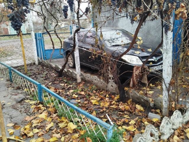 Чорний Джилі МК, об'ємом двигуна 1.6 л та пробігом 150 тис. км за 715 $, фото 7 на Automoto.ua