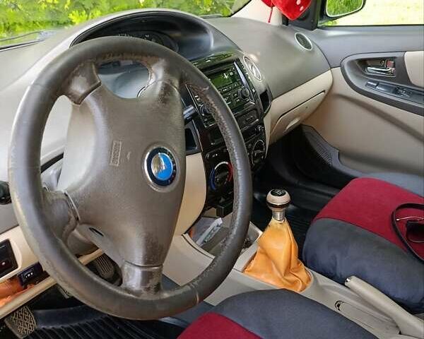 Чорний Джилі МК, об'ємом двигуна 1.59 л та пробігом 128 тис. км за 2000 $, фото 1 на Automoto.ua