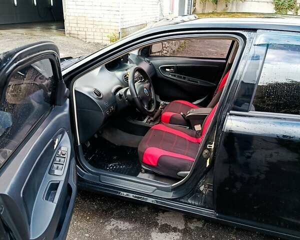 Джилі МК 2011 у Каневе на Automoto.ua Чорний Джилі МК, об'ємом двигуна 1.5 л та пробігом 231 тис. км за 2799 $, фото 2 на Automoto.ua