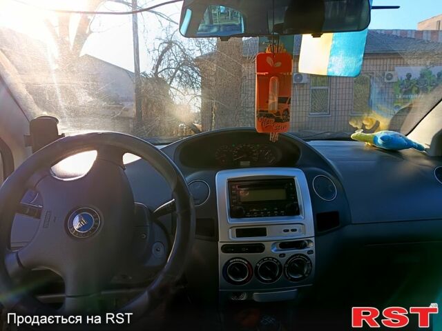 Серый Джили МК, объемом двигателя 1.6 л и пробегом 190 тыс. км за 1500 $, фото 2 на Automoto.ua