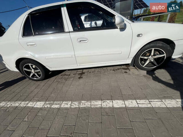 Белый Джили МР, объемом двигателя 1.5 л и пробегом 240 тыс. км за 1200 $, фото 9 на Automoto.ua