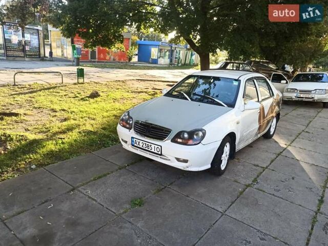 Белый Джили МР, объемом двигателя 1.5 л и пробегом 100 тыс. км за 1500 $, фото 1 на Automoto.ua