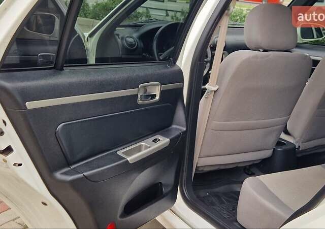 Джилі МР 2009 у Харкові на Automoto.ua Білий Джилі МР, об'ємом двигуна 1.5 л та пробігом 35 тис. км за 2800 $, фото 18 на Automoto.ua