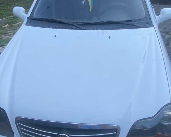 Белый Джили МР, объемом двигателя 1.5 л и пробегом 180 тыс. км за 2500 $, фото 1 на Automoto.ua