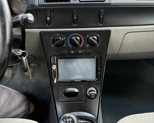 Бежевий Джилі МР, об'ємом двигуна 1.5 л та пробігом 161 тис. км за 2500 $, фото 7 на Automoto.ua