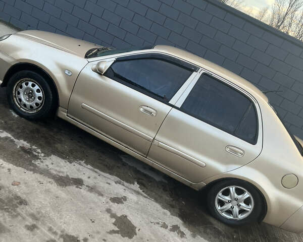 Желтый Джили МР, объемом двигателя 1.5 л и пробегом 168 тыс. км за 1670 $, фото 4 на Automoto.ua