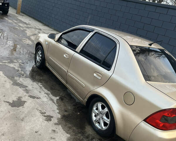 Желтый Джили МР, объемом двигателя 1.5 л и пробегом 168 тыс. км за 1670 $, фото 3 на Automoto.ua