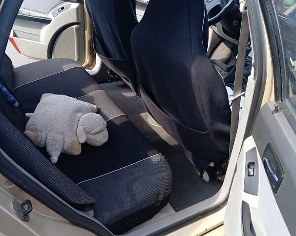 Желтый Джили МР, объемом двигателя 1.5 л и пробегом 90 тыс. км за 1222 $, фото 7 на Automoto.ua