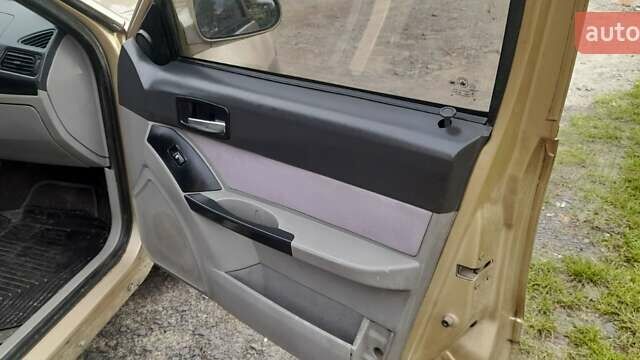 Желтый Джили МР, объемом двигателя 1.5 л и пробегом 248 тыс. км за 1999 $, фото 8 на Automoto.ua