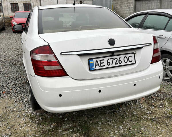 Белый Джили Мапл Ц82, объемом двигателя 1.5 л и пробегом 263 тыс. км за 3200 $, фото 2 на Automoto.ua