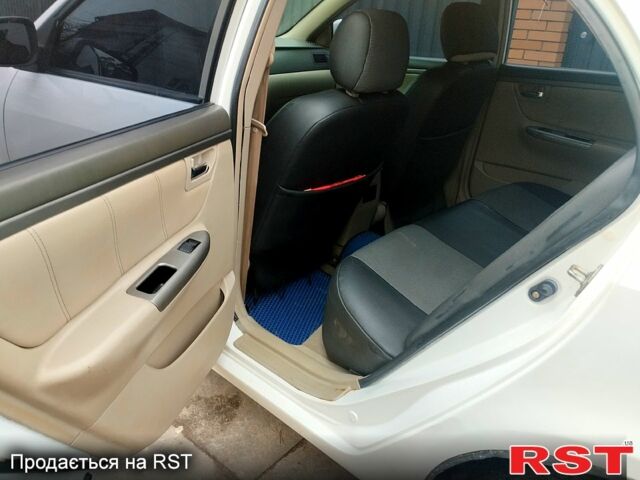 Белый Джили Мапл, объемом двигателя 1.8 л и пробегом 26700 тыс. км за 2000 $, фото 8 на Automoto.ua