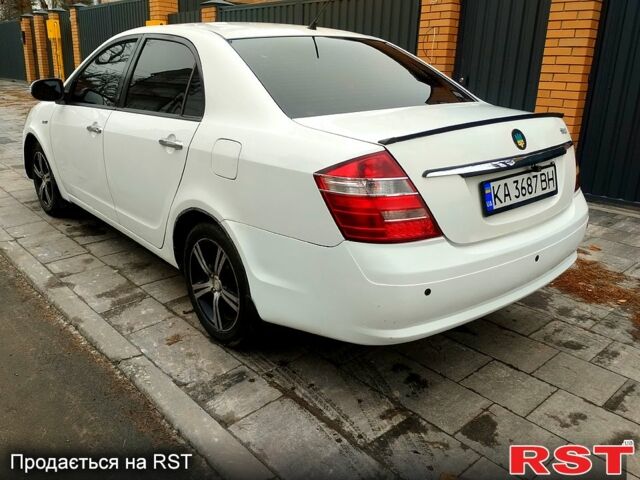 Белый Джили Мапл, объемом двигателя 1.8 л и пробегом 26700 тыс. км за 2000 $, фото 4 на Automoto.ua