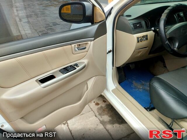 Белый Джили Мапл, объемом двигателя 1.8 л и пробегом 26700 тыс. км за 2000 $, фото 9 на Automoto.ua