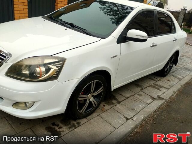 Белый Джили Мапл, объемом двигателя 1.8 л и пробегом 26700 тыс. км за 2000 $, фото 2 на Automoto.ua