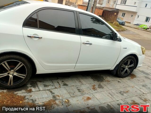 Белый Джили Мапл, объемом двигателя 1.8 л и пробегом 26700 тыс. км за 2000 $, фото 7 на Automoto.ua