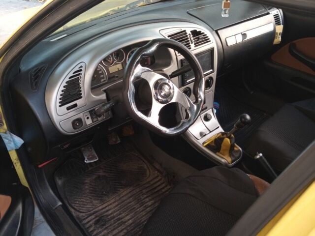 Желтый Джили Мапл, объемом двигателя 1.8 л и пробегом 100 тыс. км за 953 $, фото 5 на Automoto.ua