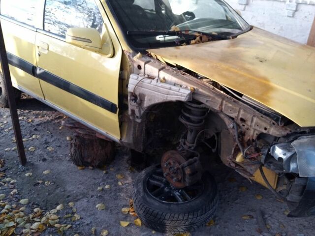 Желтый Джили Мапл, объемом двигателя 1.8 л и пробегом 100 тыс. км за 953 $, фото 9 на Automoto.ua