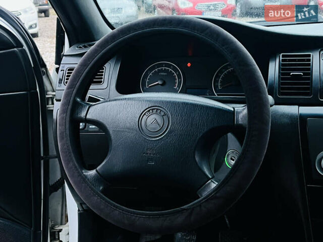 Білий Джилі СЛ, об'ємом двигуна 1.79 л та пробігом 184 тис. км за 3400 $, фото 14 на Automoto.ua