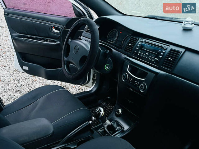 Білий Джилі СЛ, об'ємом двигуна 1.79 л та пробігом 184 тис. км за 3400 $, фото 19 на Automoto.ua