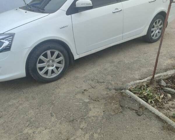 Белый Джили СЛ, объемом двигателя 1.79 л и пробегом 200 тыс. км за 3300 $, фото 3 на Automoto.ua