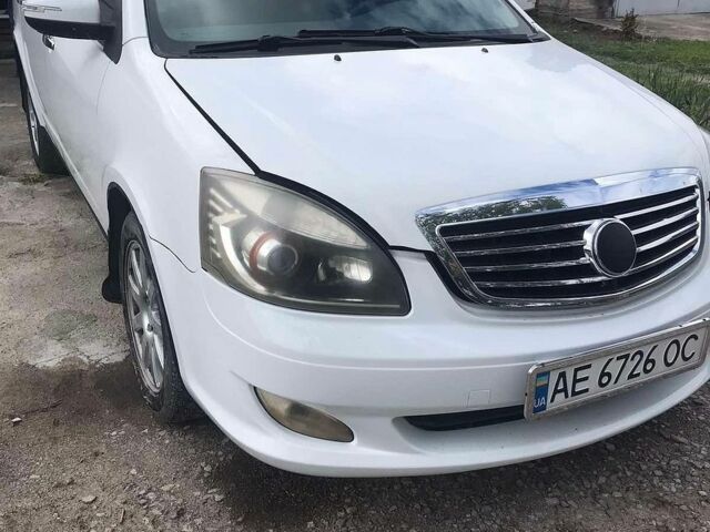 Белый Джили СЛ, объемом двигателя 1.79 л и пробегом 290 тыс. км за 3100 $, фото 4 на Automoto.ua