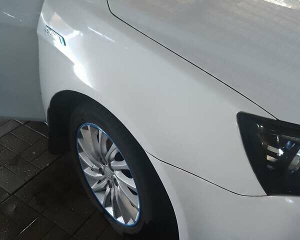 Белый Джили Emgrand EV253, объемом двигателя 0 л и пробегом 105 тыс. км за 8200 $, фото 42 на Automoto.ua