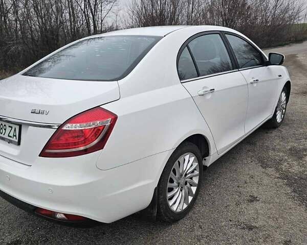 Белый Джили Emgrand EV253, объемом двигателя 0 л и пробегом 132 тыс. км за 9500 $, фото 3 на Automoto.ua