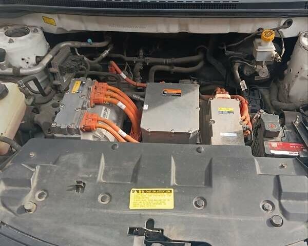 Белый Джили Emgrand EV253, объемом двигателя 0 л и пробегом 107 тыс. км за 10600 $, фото 6 на Automoto.ua