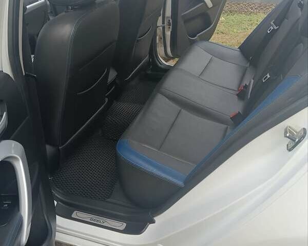 Белый Джили Emgrand EV253, объемом двигателя 0 л и пробегом 107 тыс. км за 10600 $, фото 4 на Automoto.ua