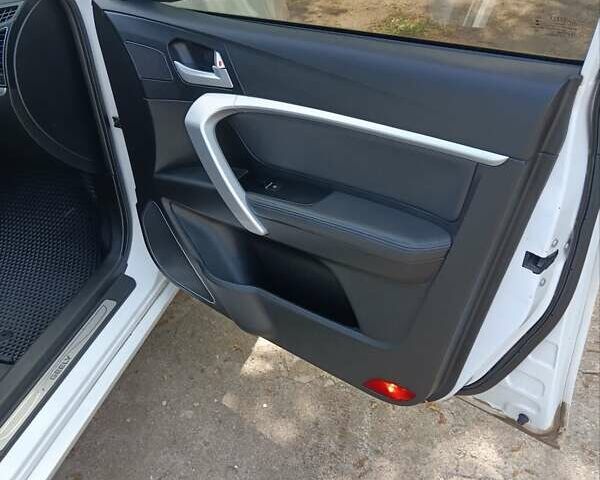 Белый Джили Emgrand EV253, объемом двигателя 0 л и пробегом 107 тыс. км за 10600 $, фото 12 на Automoto.ua