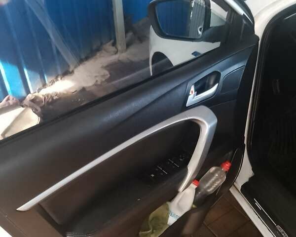 Белый Джили Emgrand EV253, объемом двигателя 0 л и пробегом 105 тыс. км за 8200 $, фото 83 на Automoto.ua